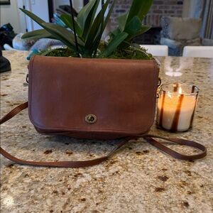 Vintage Coach Court Bag 231 • Made in USA • Glove-Tanned Leather Crossbody